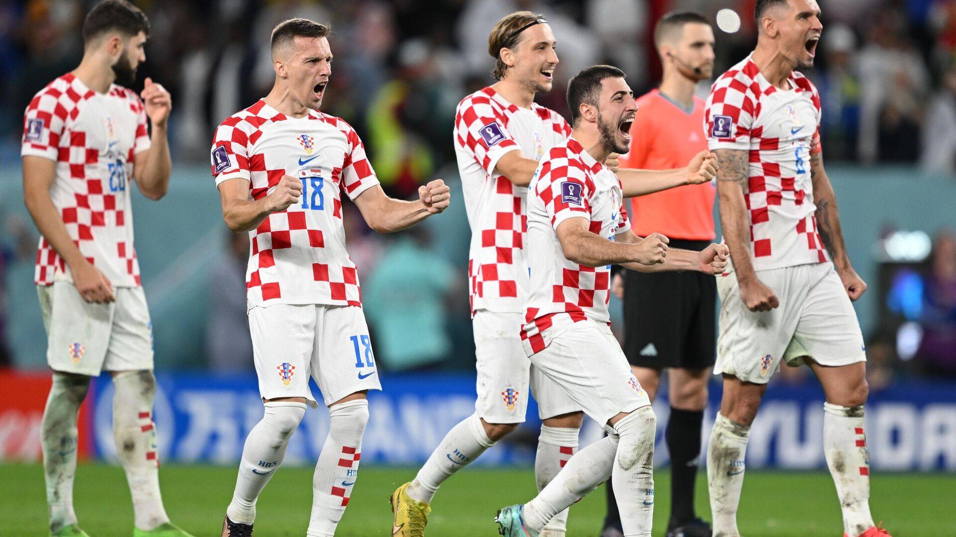 爱游戏平台体验-克罗地亚队小组出线，迎战淘汰赛挑战的简单介绍  第2张