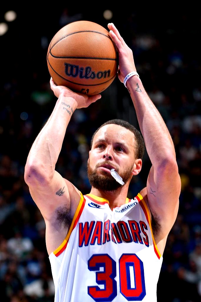 AYX GAMES-勇士精神领袖受挫！库里：球场上一切都会好起来的简单介绍  第2张